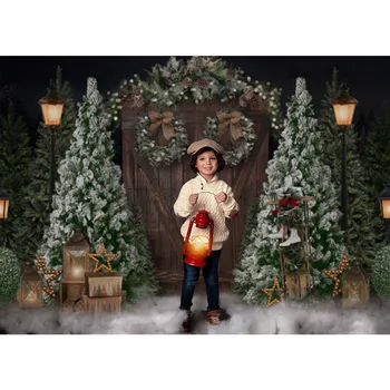 Kalėdų Kaimiškas Medinės Durys Fotografijos Foną, Žiemos Sniego Žalia Pušis Vaikų Portretas Fone Dovanos Šviesos Fotosesiją