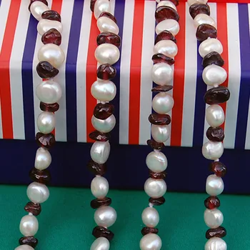Karšto parduoti Atvira stiliaus rankomis rišti gamtinis granatas baltos spalvos gėlavandenių perlų ilgas megztinis grandinės karoliai bižuterijos