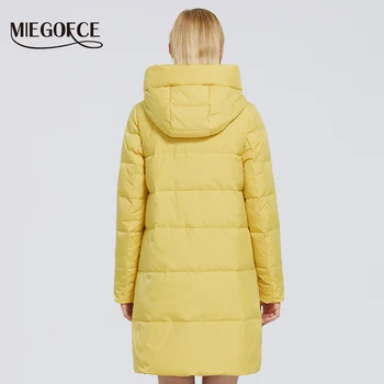 MIEGOFCE 2020 m. Žiemos Naujas Moterų Kolekcijos Paltuko Ilgis Moterų Striukė Minkštu Sluoksniu Kontrasto Dizainas Žiemos Parko Vėjo drabužiai