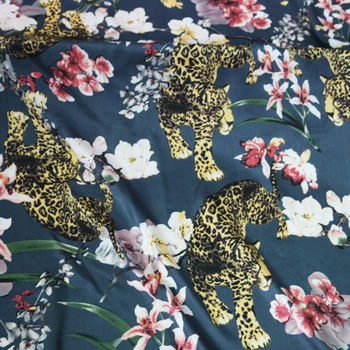 Minkšto blizgaus satino medžiagos šalikas drabužių siuvimo audinio charmeuse krepo Afrikos leopardas