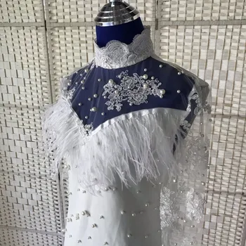 Vestidos De Fiesta De Noche 2019 Pokylių Plunksnų Elegantiškas Ponios Perlų Karoliukai Metinės Šalis Suknelė Golfo Sexy Nėrinių Balta Suknelė